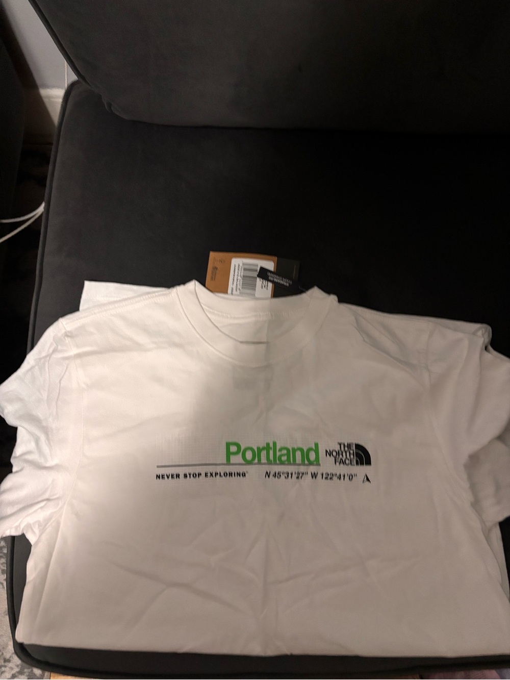 NWT The North Face Men’s White T-shirt size Small